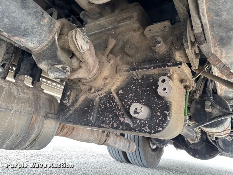 image for item YA1350 2007 Pierce Enforcer pumper fire truck