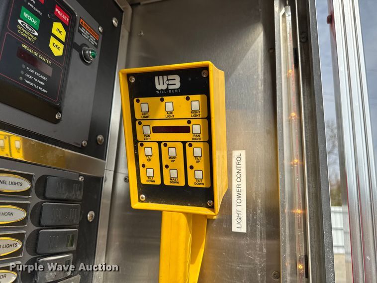 image for item YA1350 2007 Pierce Enforcer pumper fire truck