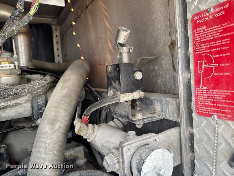 image for item YA1350 2007 Pierce Enforcer pumper fire truck