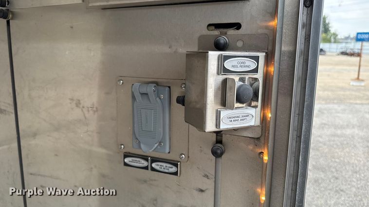 image for item YA1350 2007 Pierce Enforcer pumper fire truck