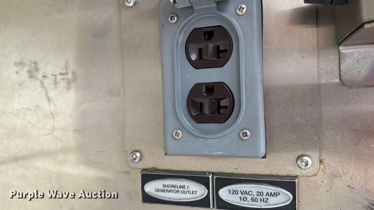 image for item YA1350 2007 Pierce Enforcer pumper fire truck