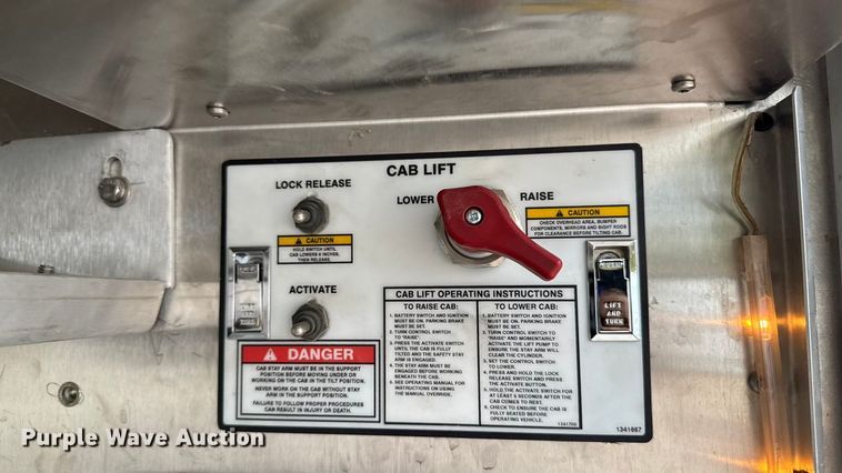 image for item YA1350 2007 Pierce Enforcer pumper fire truck