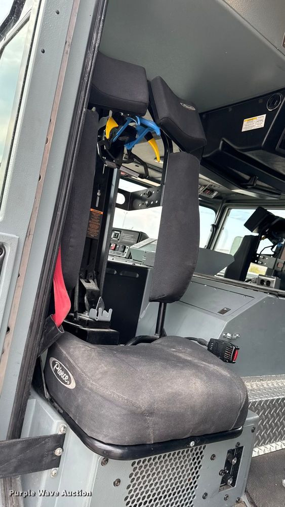 image for item YA1350 2007 Pierce Enforcer pumper fire truck