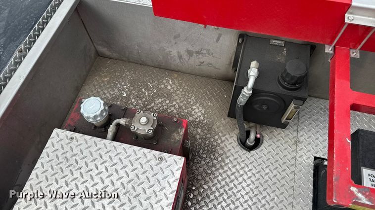 image for item YA1350 2007 Pierce Enforcer pumper fire truck