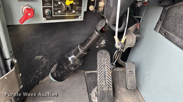 image for item YA1350 2007 Pierce Enforcer pumper fire truck