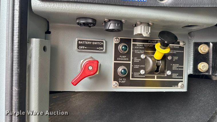 image for item YA1350 2007 Pierce Enforcer pumper fire truck