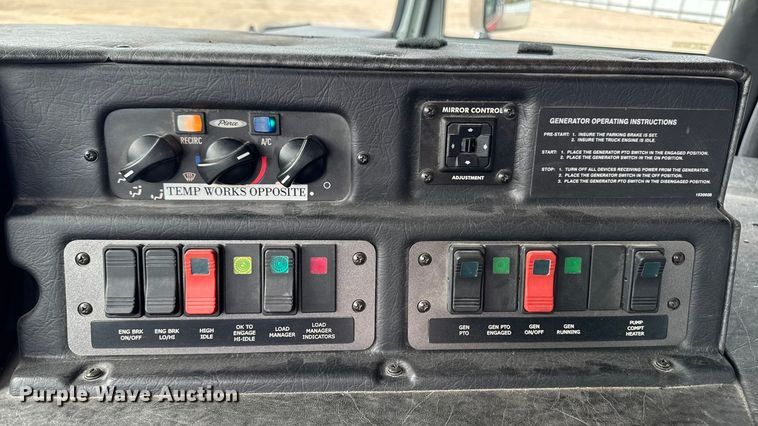 image for item YA1350 2007 Pierce Enforcer pumper fire truck