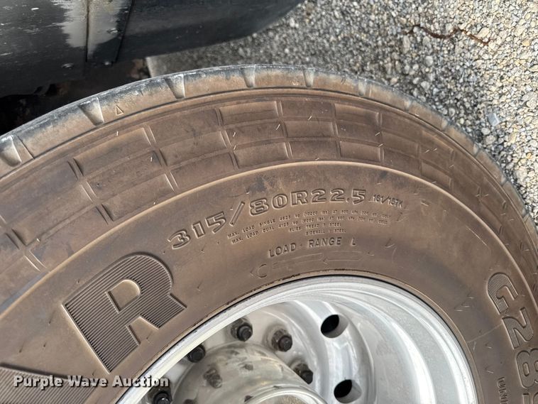 image for item YA1350 2007 Pierce Enforcer pumper fire truck