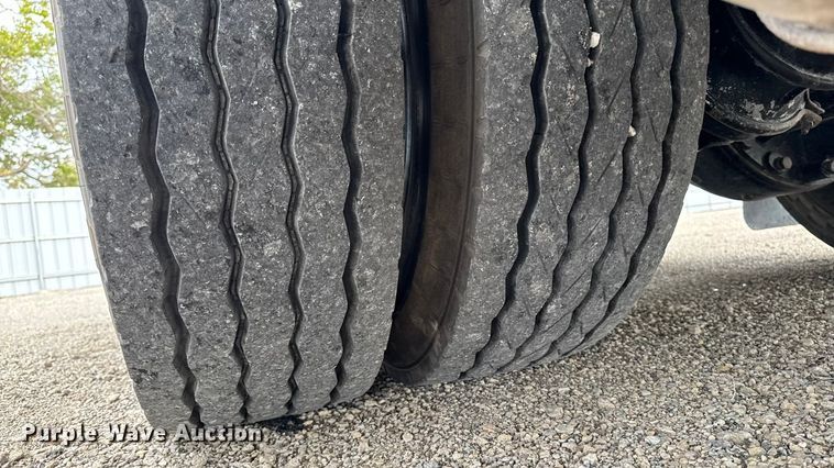 image for item YA1350 2007 Pierce Enforcer pumper fire truck