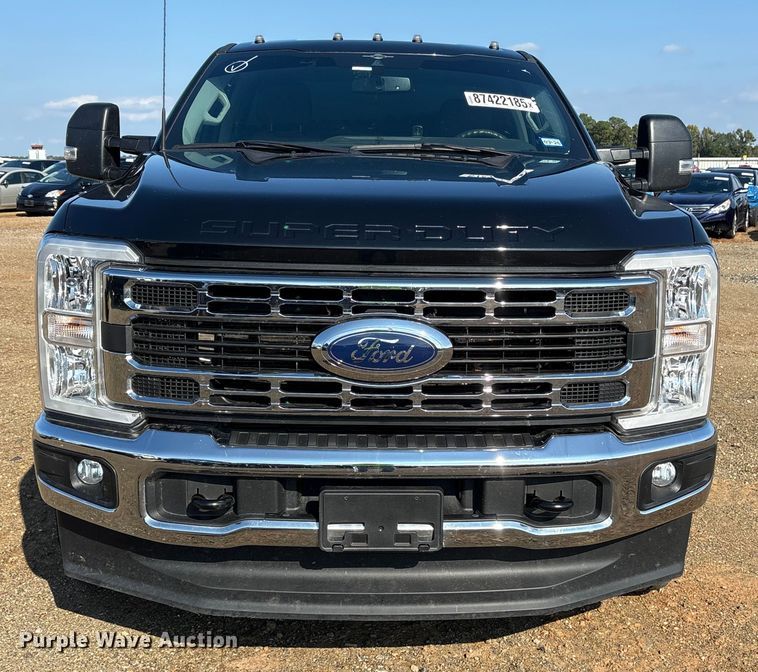 image for item YA1371 2023 Ford F350 Super Duty pickup truck