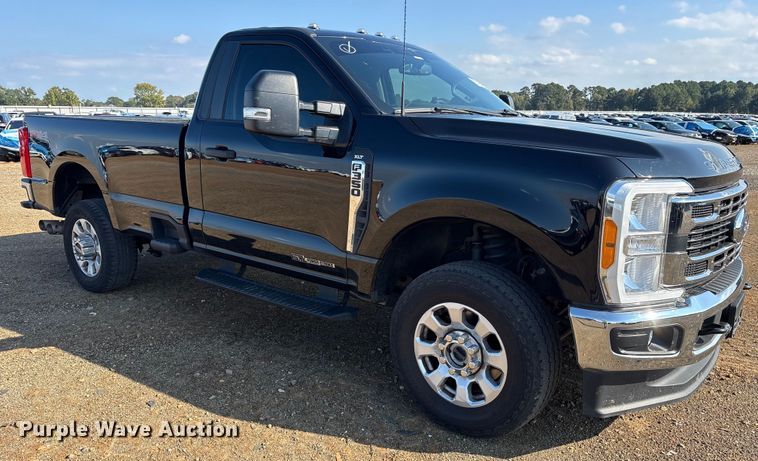 image for item YA1371 2023 Ford F350 Super Duty pickup truck