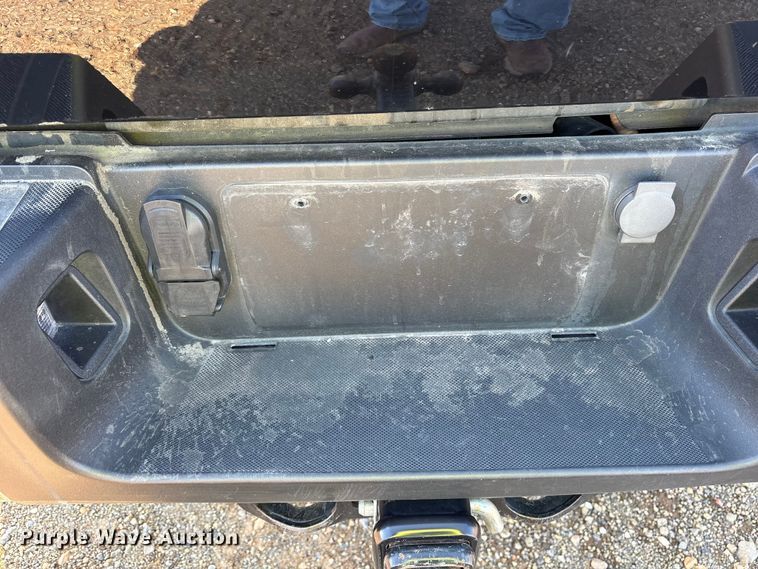 image for item YA1371 2023 Ford F350 Super Duty pickup truck