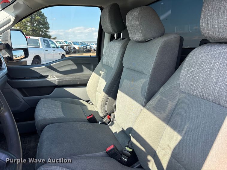 image for item YA1371 2023 Ford F350 Super Duty pickup truck