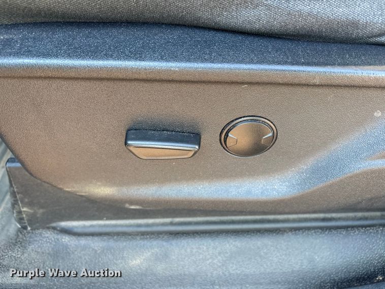 image for item YA1371 2023 Ford F350 Super Duty pickup truck