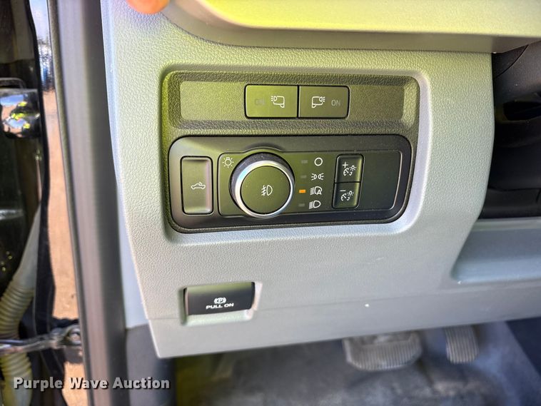 image for item YA1371 2023 Ford F350 Super Duty pickup truck