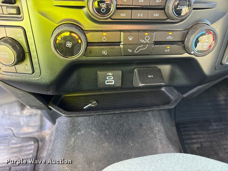 image for item YA1371 2023 Ford F350 Super Duty pickup truck