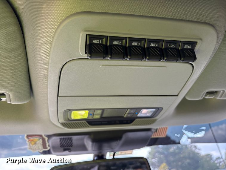 image for item YA1371 2023 Ford F350 Super Duty pickup truck