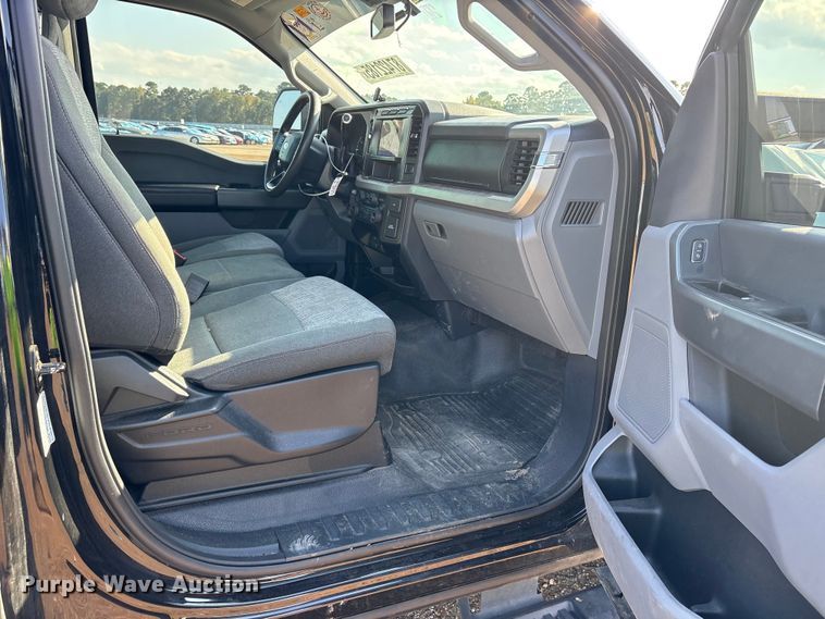 image for item YA1371 2023 Ford F350 Super Duty pickup truck