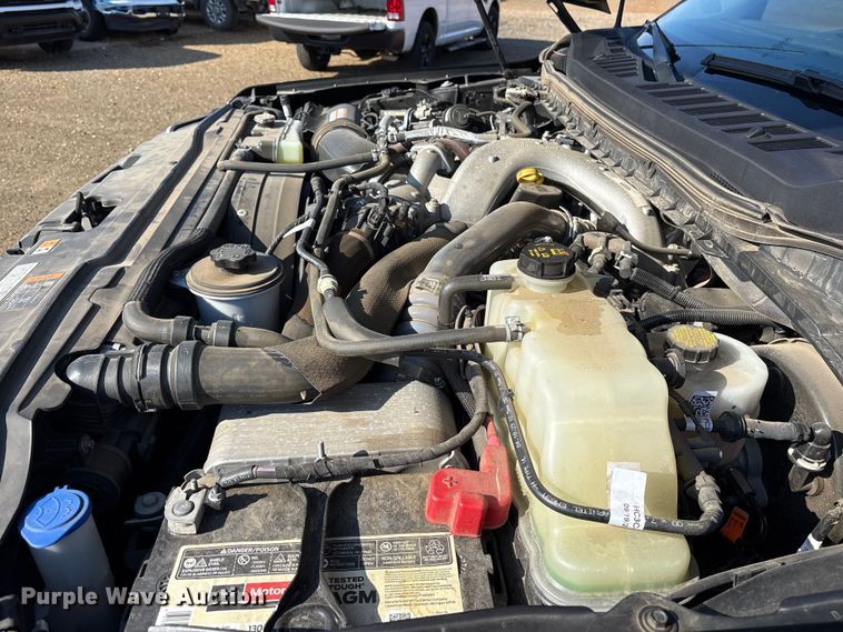 image for item YA1371 2023 Ford F350 Super Duty pickup truck