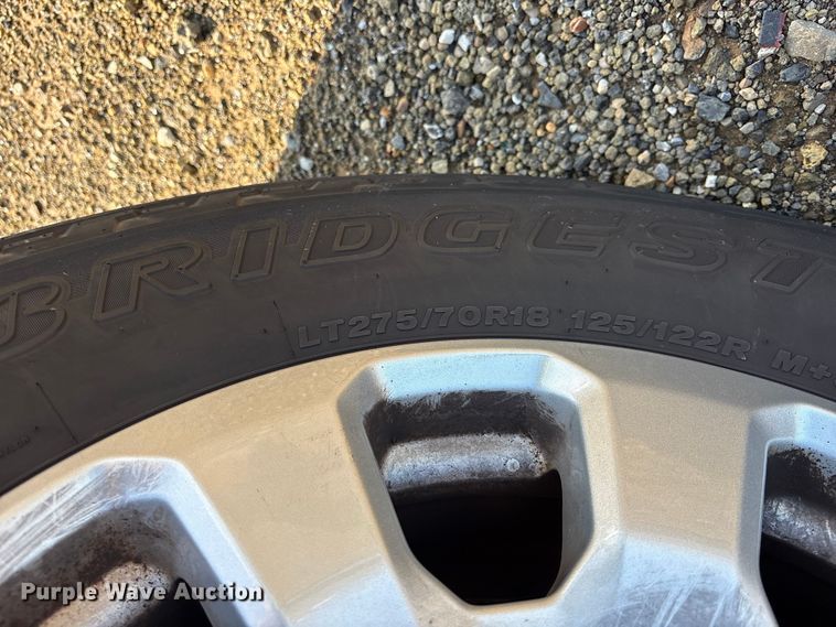 image for item YA1371 2023 Ford F350 Super Duty pickup truck