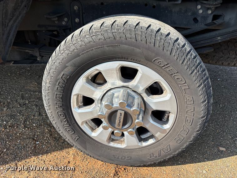 image for item YA1371 2023 Ford F350 Super Duty pickup truck