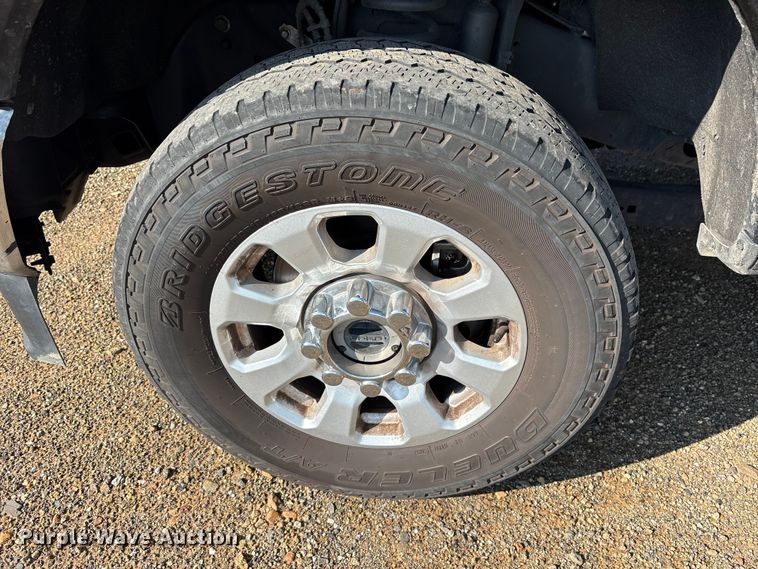 image for item YA1371 2023 Ford F350 Super Duty pickup truck