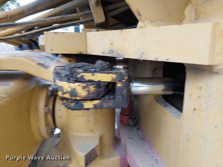 image for item DJ7870 2005 Caterpillar CS-563E single drum vibratory roller