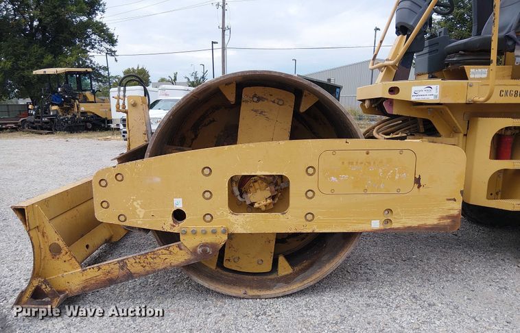 image for item DJ7870 2005 Caterpillar CS-563E single drum vibratory roller