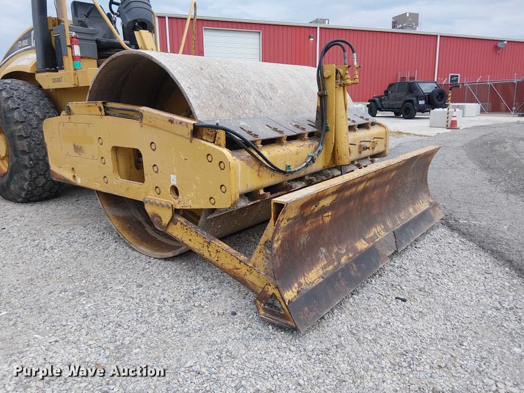 image for item DJ7870 2005 Caterpillar CS-563E single drum vibratory roller