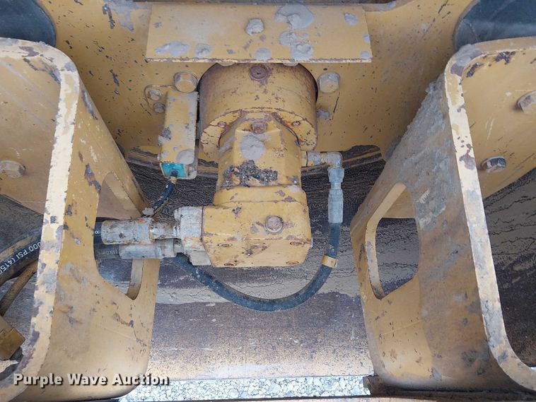 image for item DJ7870 2005 Caterpillar CS-563E single drum vibratory roller