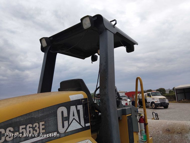 image for item DJ7870 2005 Caterpillar CS-563E single drum vibratory roller