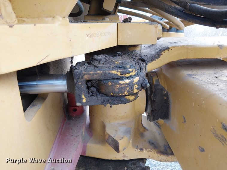 image for item DJ7870 2005 Caterpillar CS-563E single drum vibratory roller