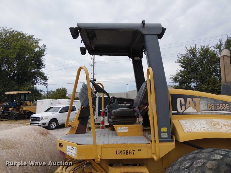 image for item DJ7870 2005 Caterpillar CS-563E single drum vibratory roller