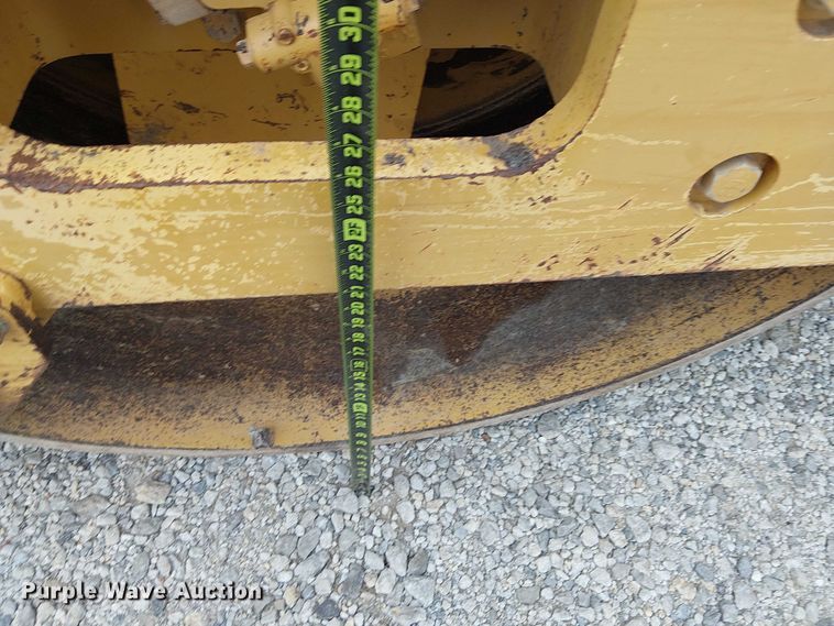 image for item DJ7870 2005 Caterpillar CS-563E single drum vibratory roller