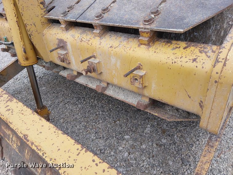 image for item DJ7870 2005 Caterpillar CS-563E single drum vibratory roller