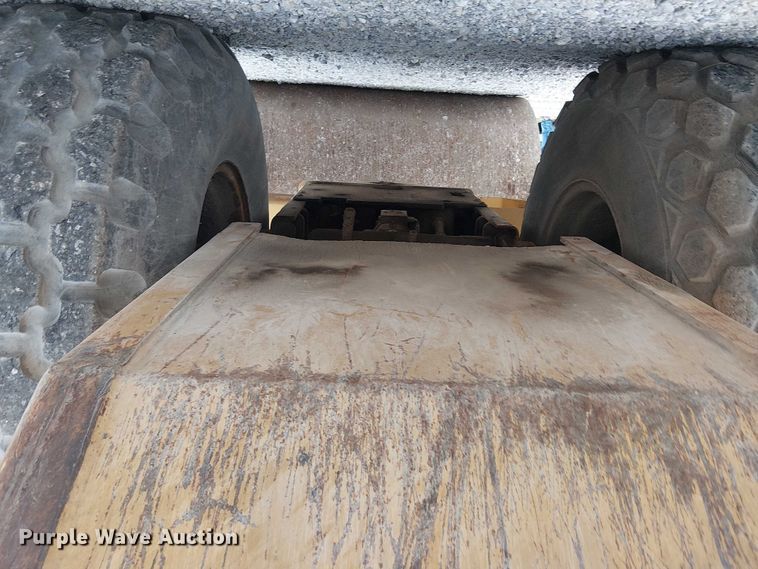 image for item DJ7870 2005 Caterpillar CS-563E single drum vibratory roller