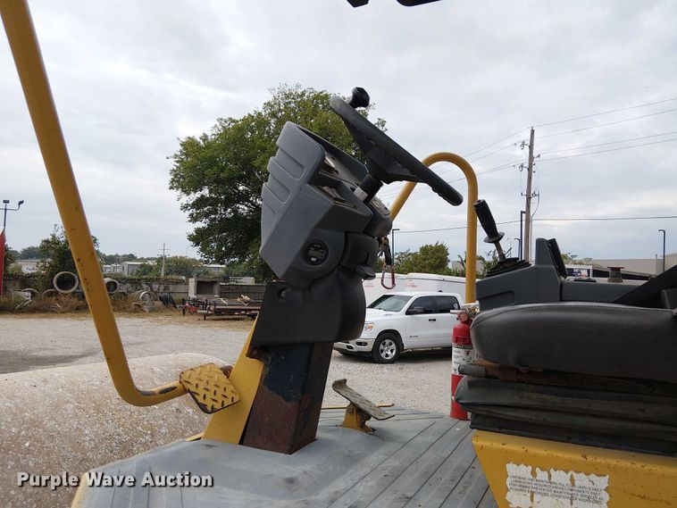 image for item DJ7870 2005 Caterpillar CS-563E single drum vibratory roller