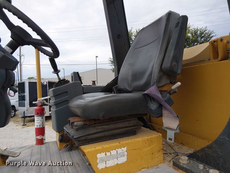 image for item DJ7870 2005 Caterpillar CS-563E single drum vibratory roller