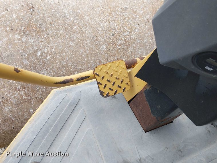 image for item DJ7870 2005 Caterpillar CS-563E single drum vibratory roller