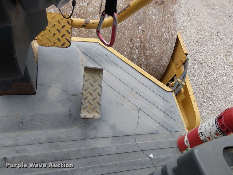 image for item DJ7870 2005 Caterpillar CS-563E single drum vibratory roller