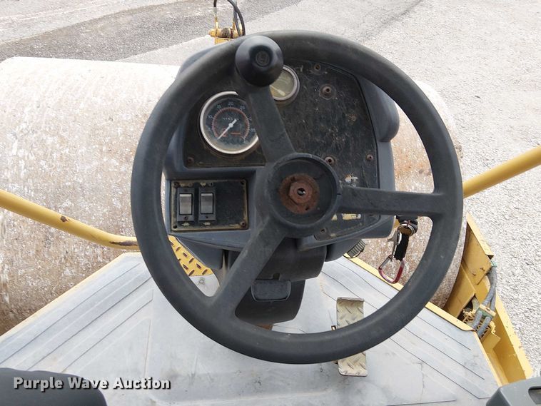 image for item DJ7870 2005 Caterpillar CS-563E single drum vibratory roller