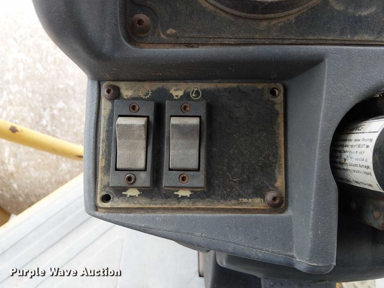 image for item DJ7870 2005 Caterpillar CS-563E single drum vibratory roller