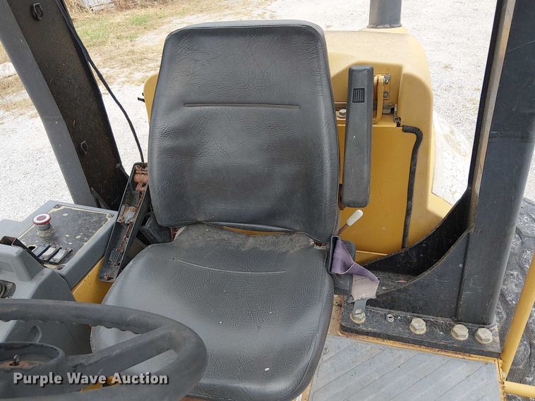 image for item DJ7870 2005 Caterpillar CS-563E single drum vibratory roller