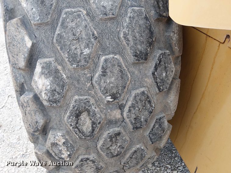 image for item DJ7870 2005 Caterpillar CS-563E single drum vibratory roller