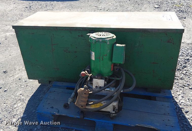 image for item DJ7884 Greenlee 885 conduit bender