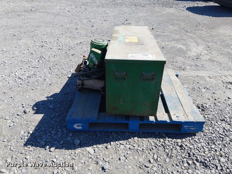 image for item DJ7884 Greenlee 885 conduit bender