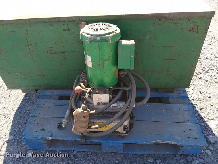 image for item DJ7884 Greenlee 885 conduit bender