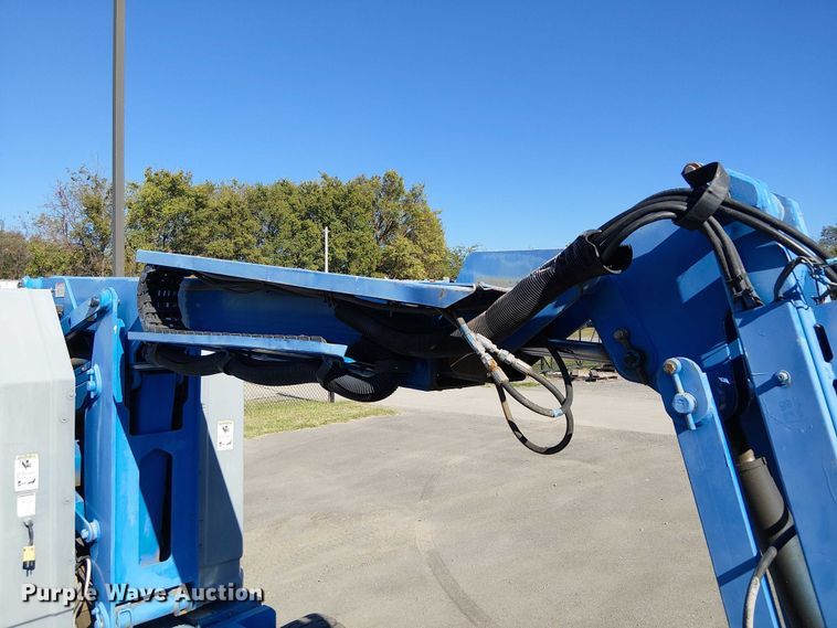 image for item DJ7892 1999 Genie Z-30/20N boom lift