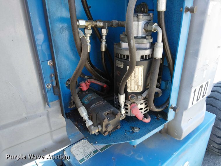 image for item DJ7892 1999 Genie Z-30/20N boom lift