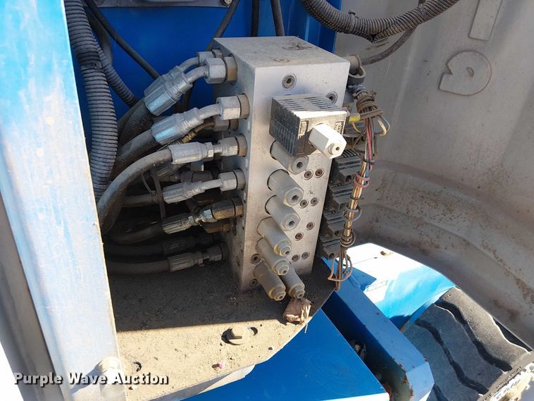 image for item DJ7892 1999 Genie Z-30/20N boom lift